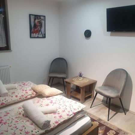 Apartman Filip Daire Udbina Dış mekan fotoğraf