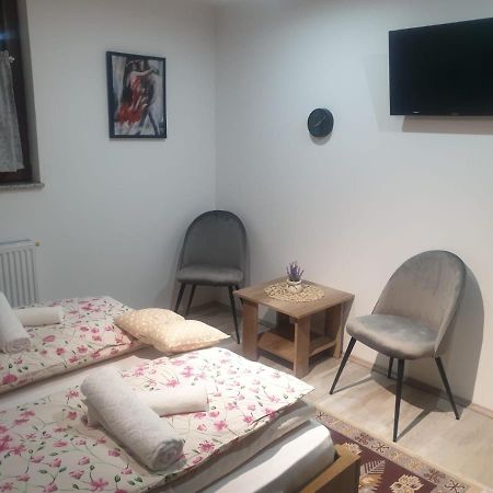 Apartman Filip Udbina Dış mekan fotoğraf