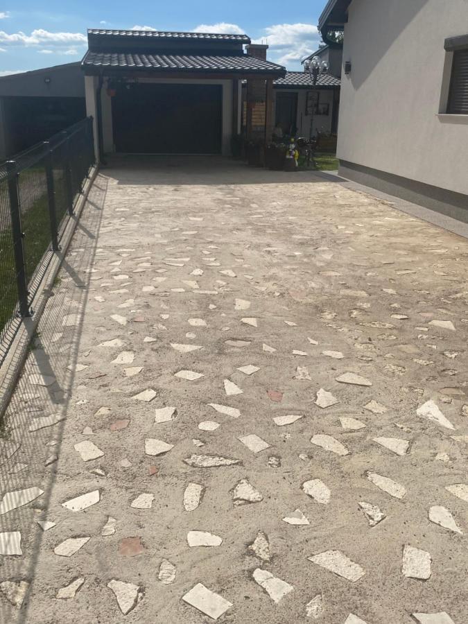 Apartman Filip Udbina Dış mekan fotoğraf