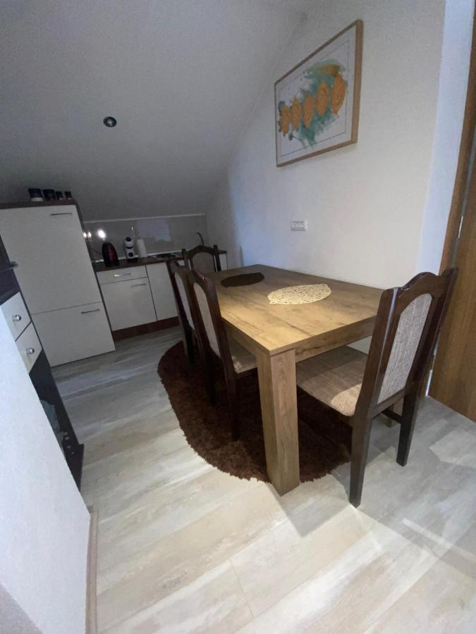 Apartman Filip Udbina Dış mekan fotoğraf
