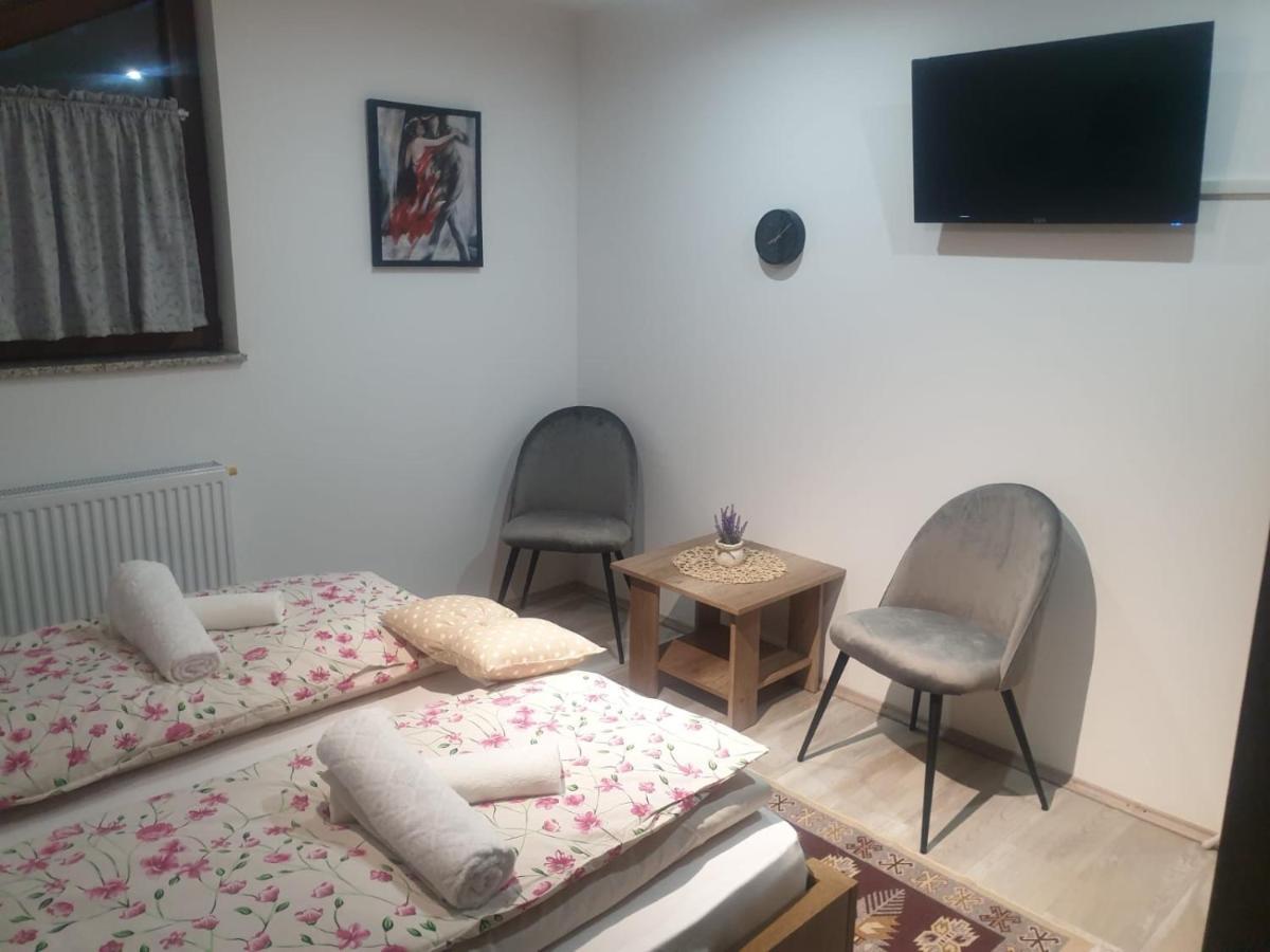 Apartman Filip Daire Udbina Dış mekan fotoğraf